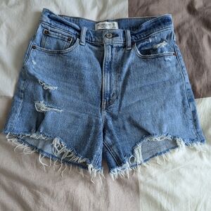 Abercrombie 4" mom jean short - size 25